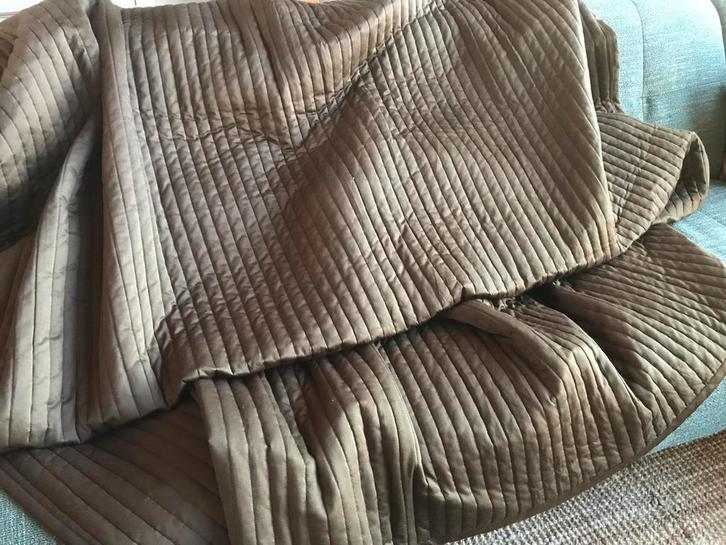 Nette chocoladebruine / warm beige sprei 188 x 220 cm 🤎, Huis en Inrichting, Slaapkamer | Beddengoed, Zo goed als nieuw, Overige typen