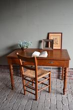Prachtige antieke eiken schrijftafel, bureau met stoel