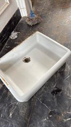Vierkant wasbak wit keramiek, beetje vies, zeer goede staat, Doe-het-zelf en Verbouw, Sanitair, Ophalen of Verzenden, Gebruikt