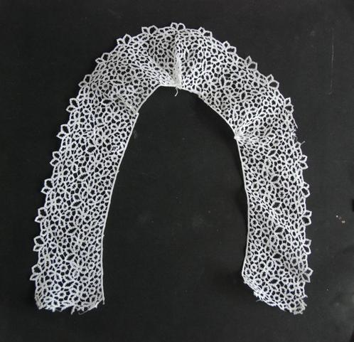 Antieke kanten kraag, Antiek en Kunst, Antiek | Kleding en Accessoires, Ophalen of Verzenden
