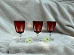 Unieke set van 3 robijnrode likeurglazen uit Frankrijk 1970s, Ophalen of Verzenden, Zo goed als nieuw, Borrel- of Shotglas