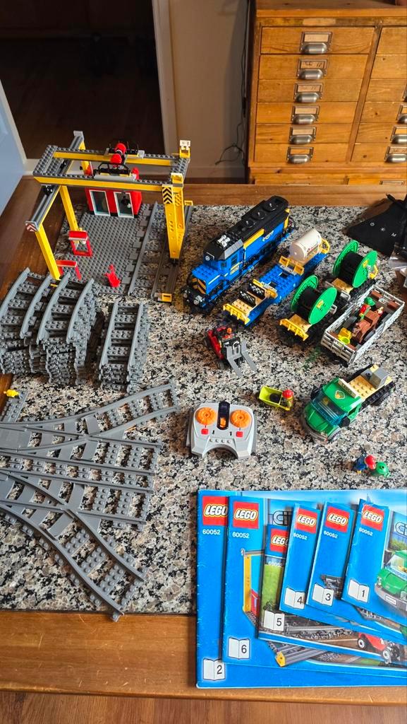 Lego treinset 60052 en treinstation 60050 geheel compleet., Kinderen en Baby's, Speelgoed | Duplo en Lego, Zo goed als nieuw, Lego