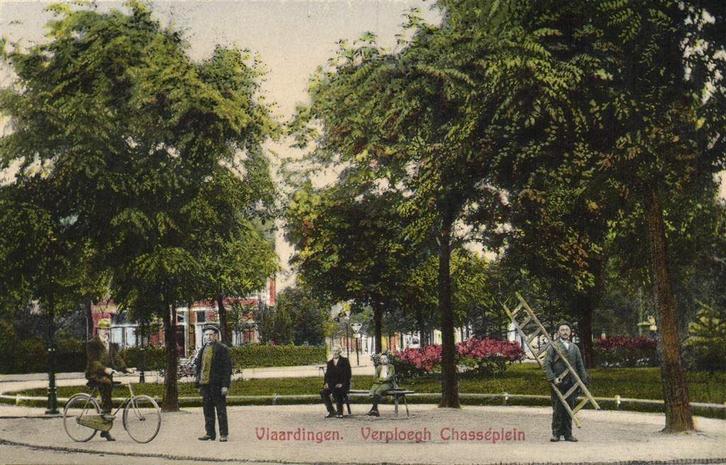 Vlaardingen. Verploegh Chasseplein - volk - ongelopen, Verzamelen, Ansichtkaarten | Nederland, Ongelopen, Noord-Brabant, 1920 tot 1940