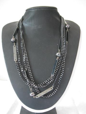 Mooie lange zwart metalen ketting goede staat beschikbaar voor biedingen