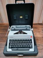 Typemachine OLYMPIA Monica. Lichtgrijze kleur. AZERTY., Diversen, Ophalen of Verzenden, Gebruikt