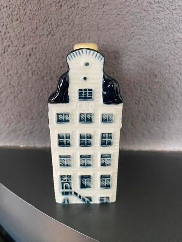 KLM huisje 14, gevuld met inhoud beschikbaar voor biedingen