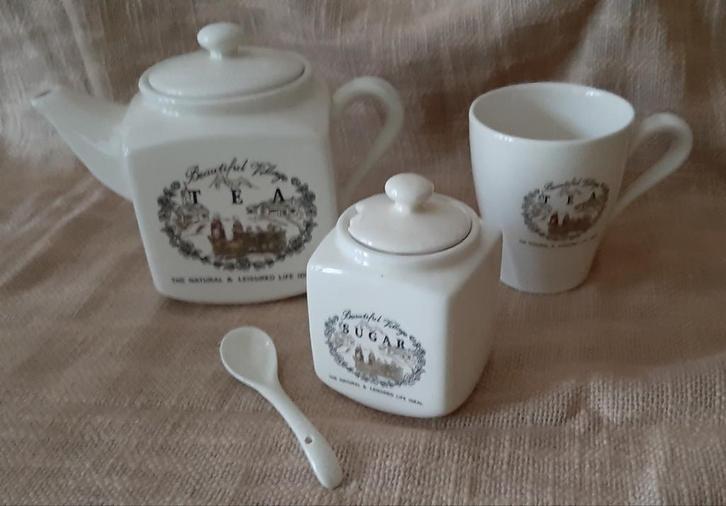 Theeset 'Beautiful Village', Huis en Inrichting, Keuken | Servies, Gebruikt, Overige typen, Overige stijlen, Aardewerk, Ophalen of Verzenden