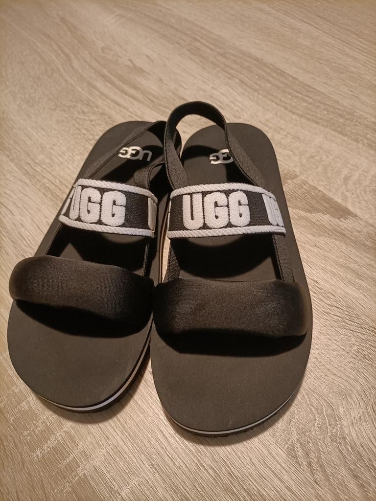 Ugg sandalen maat 33.5, Schoentjes, UGG, Meisje, Ophalen of Verzenden