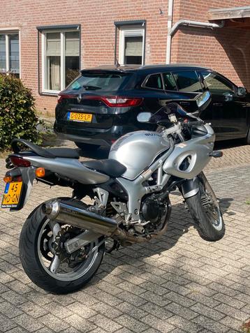 Suzuki SV650S - Sportieve Motorfiets - goed onderhouden beschikbaar voor biedingen