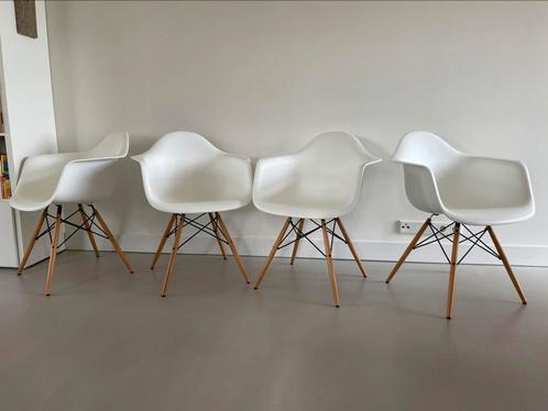 Vitra eames kuipstoelen wit esdoorn daw 2024, Huis en Inrichting, Stoelen, Zo goed als nieuw, Wit, Ophalen of Verzenden