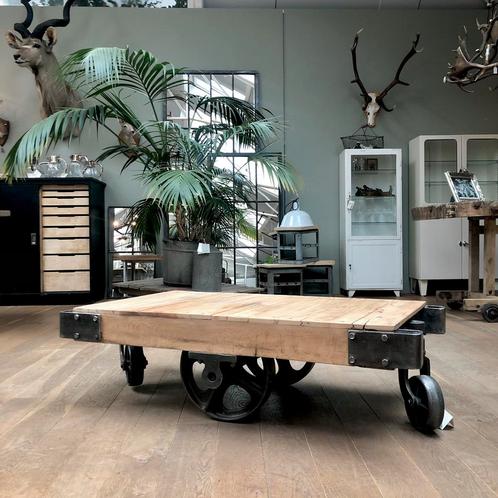 Antieke salontafel, industriële tafel, vintage, palletwagen, Huis en Inrichting, Tafels | Salontafels, Ophalen of Verzenden