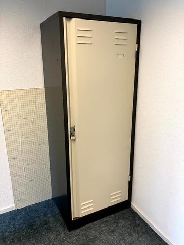 Metalen Garderobekast - Kledingkast - Locker - Defensie beschikbaar voor biedingen