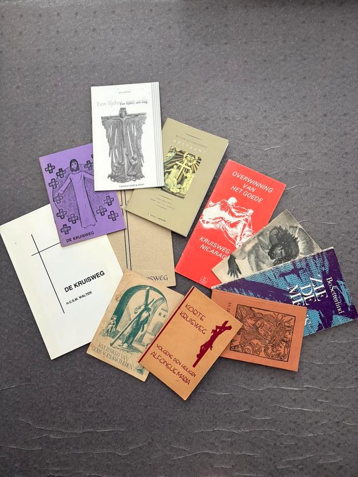 Diverse kruiswegboekjes. Sommigen erg oud en uniek, Boeken, Overige Boeken, Gelezen, Ophalen of Verzenden