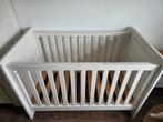 Mooi ledikant en commode in de kleur wit., Kinderen en Baby's, Kinderkamer | Complete kinderkamers, Ophalen, Gebruikt, Jongetje of Meisje