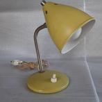 Klein tafellampje / bureaulampje  Hala (?) zachtgeel/groen, Huis en Inrichting, Lampen | Tafellampen, Ophalen, Gebruikt, Metaal