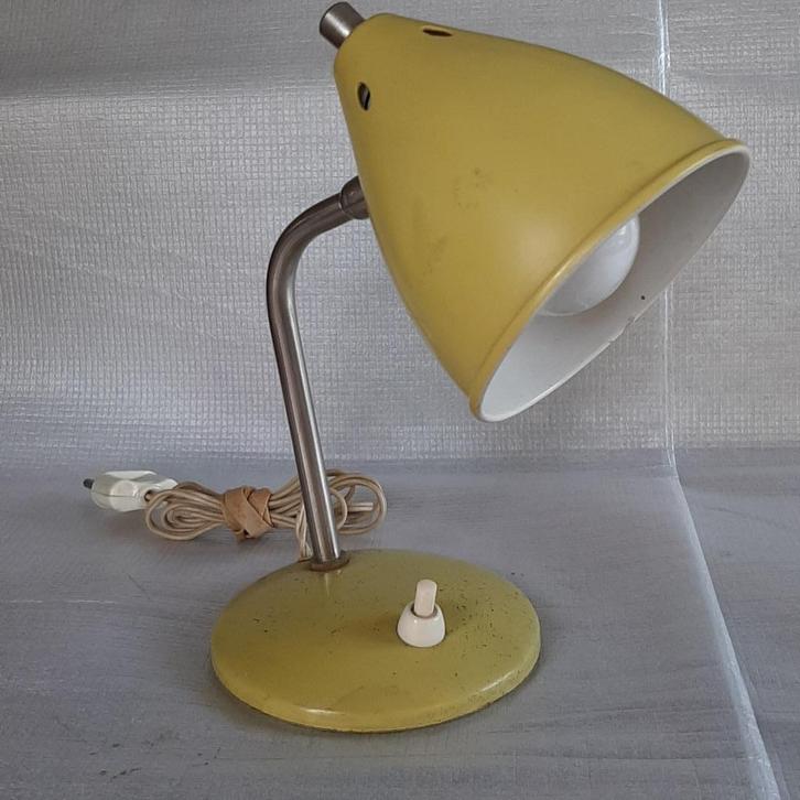 Klein tafellampje / bureaulampje  Hala (?) zachtgeel/groen, Huis en Inrichting, Lampen | Tafellampen, Gebruikt, Minder dan 50 cm