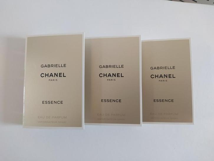 Nieuw Chanel Gabrielle Essence Parfum edp 1,5 ml sample, Verzamelen, Parfumverzamelingen, Nieuw, Ophalen of Verzenden