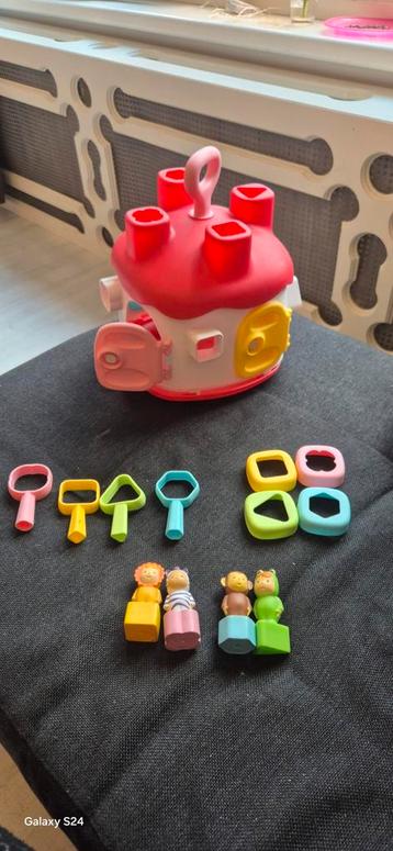 Vormenhuisje met figuurtjes beschikbaar voor biedingen