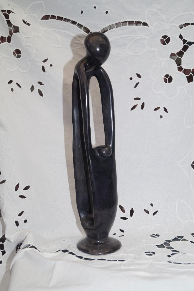 Beeld zwart uit kenia handgemaakt moeder en kind of zwanger, Antiek en Kunst, Kunst | Beelden en Houtsnijwerken, Ophalen of Verzenden