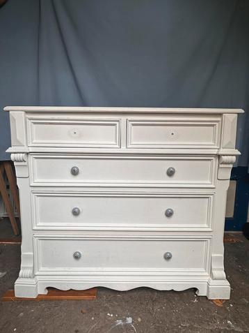 Commode beschikbaar voor biedingen