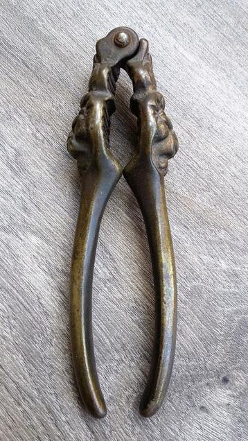 Omstreeks 1850 Bronzen Notenkraker Noot Noten Kraker  beschikbaar voor biedingen