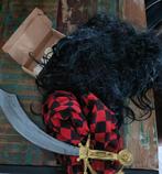 Piraten set: pruik, sjaal en zwaard, Ophalen of Verzenden, Gebruikt, Jongen of Meisje