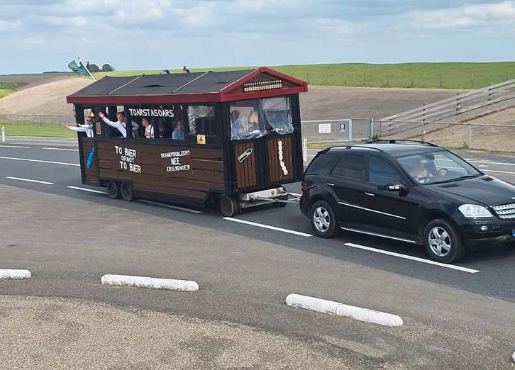 Te Huur versierde feest wagen / praalwagen / dorpsfeest, Hobby en Vrije tijd, Feestartikelen | Verhuur, Carnaval, Ophalen