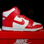 Nike Dunk High Retro University Red - 44.5 44,5, Kleding | Heren, Schoenen, Overige kleuren, Nike, Nieuw, Ophalen of Verzenden