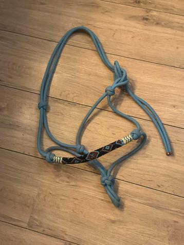 Touwhalster met siliconen neusriem beschikbaar voor biedingen