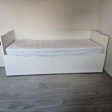Bed Ikea (logeerbed) beschikbaar voor biedingen