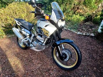 Honda XRV 750 Africa Twin Bj 1993 MAAR 32 Dkm Zwart-zilver  beschikbaar voor biedingen