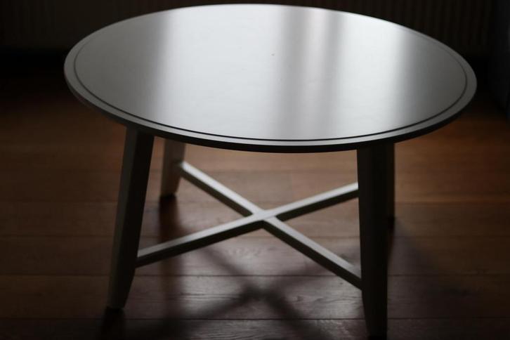 Witte ronde salontafel – IKEA KRAGSTA (Ø 90 cm), Huis en Inrichting, Tafels | Statafels, Zo goed als nieuw, Ophalen of Verzenden