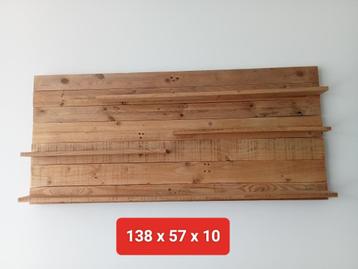 Houten WandBoord met 4 planken beschikbaar voor biedingen