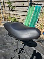 Gilera runner zadel 50cc 70cc 125cc 180cc, Huis en Inrichting, Barkrukken, 1 kruk, Ophalen of Verzenden, Zo goed als nieuw