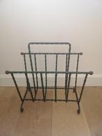 Smeedijzeren krantenbak. Retro., Huis en Inrichting, Woonaccessoires | Krantenbakken en Lectuurbakken, Ophalen, Gebruikt