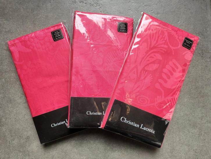 9-delige set tafeltextiel Christian Lacroix - NIEUW, Huis en Inrichting, Keuken | Textiel, Nieuw, Overige typen, Rood, Ophalen of Verzenden