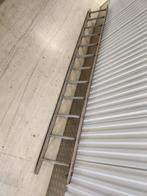 Ladder met 12 treden, Doe-het-zelf en Verbouw, Ladders en Trappen, Ophalen of Verzenden, Gebruikt