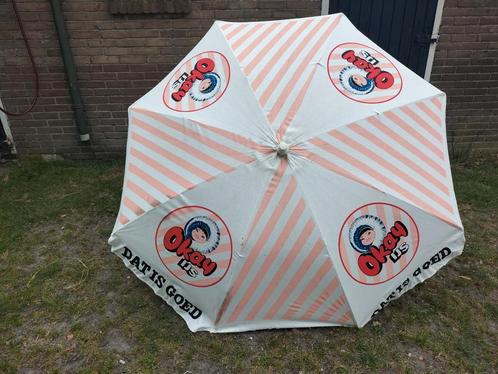 Prachtige,oude vintage parasol van Okay ijs " Dat is goed", Tuin en Terras, Parasols, Zo goed als nieuw, Ophalen of Verzenden