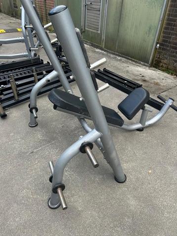 Matrix Incline Benchpress beschikbaar voor biedingen