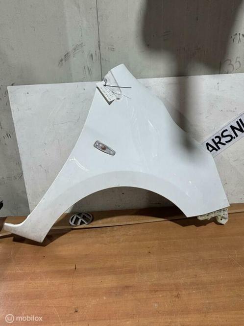 Rechter voorscherm wit Mitsubishi Space Star II ('13-'18), Auto-onderdelen, Carrosserie en Plaatwerk, Mitsubishi, Gebruikt, Ophalen of Verzenden