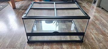 Exo terra terrarium. .62 b x32 h x 47 d beschikbaar voor biedingen
