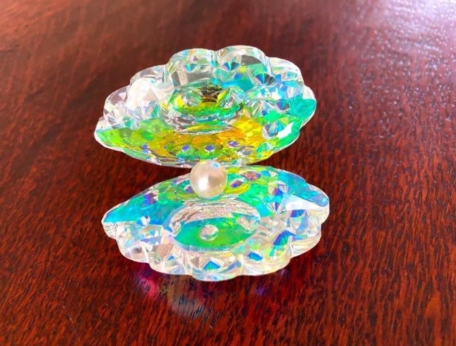 Mooie kleurrijke Kristal glas Schelp met f-parel decor, Verzamelen, Verzenden, Nieuw, Fantasy