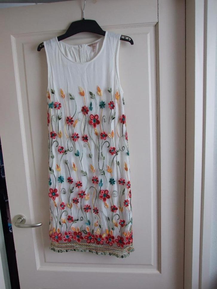 Esqualo nieuw jurkje met geborduurde bloemen maat 36, Kleding | Dames, Jurken, Nieuw, Maat 36 (S), Overige kleuren, Onder de knie