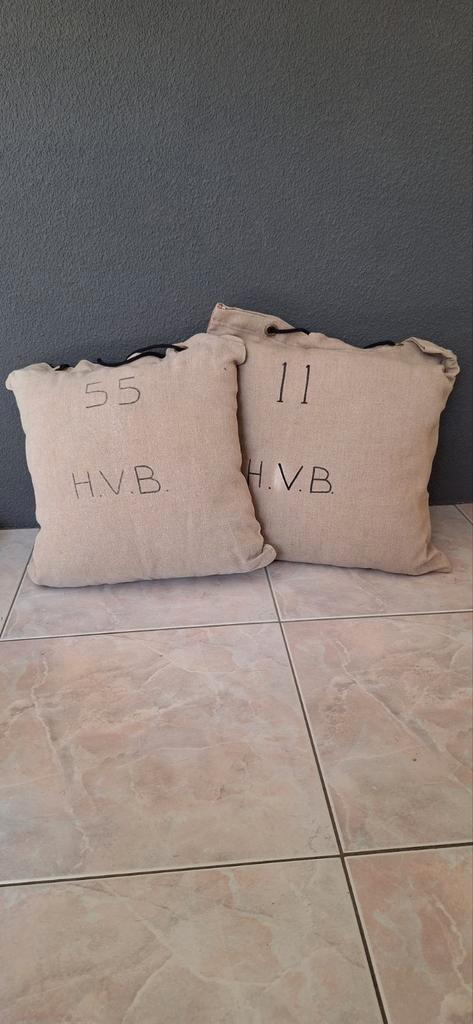 Unieke kussens van oude invoerzakken H.V.B., Huis en Inrichting, Woonaccessoires | Kussens, Gebruikt, Beige, Vierkant, Ophalen