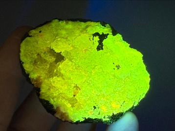 Powerboll geode mineralen UV Actief beschikbaar voor biedingen