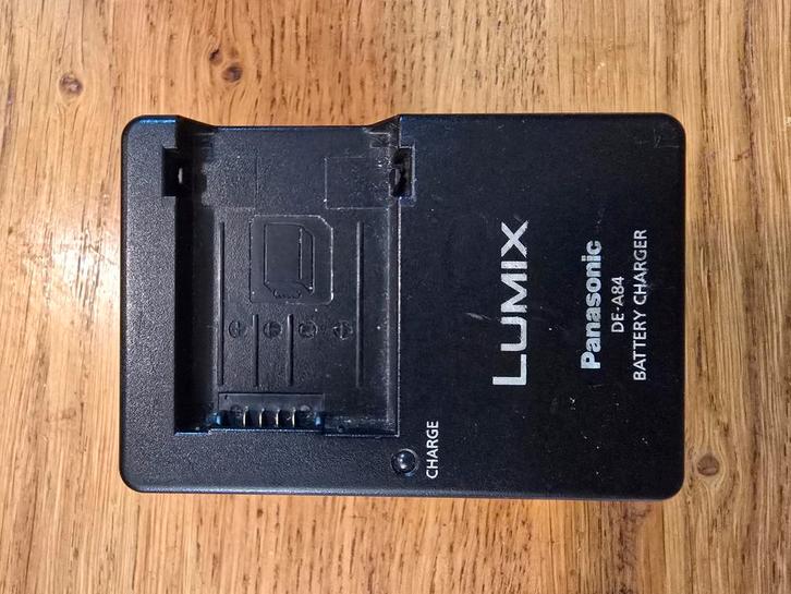 Panasonic DE-A84 batterij oplader, Audio, Tv en Foto, Fotografie | Accu's en Batterijen, Zo goed als nieuw, Ophalen of Verzenden