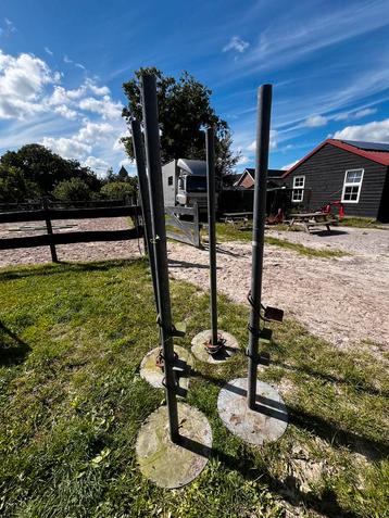 4 staanders beschikbaar voor biedingen