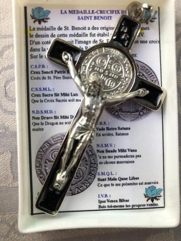 medaiile/crucifix van St Benoit  beschikbaar voor biedingen
