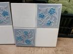 92 stuks unieke jugendstil tegels met blauwgrijs besje, Antiek en Kunst, Ophalen