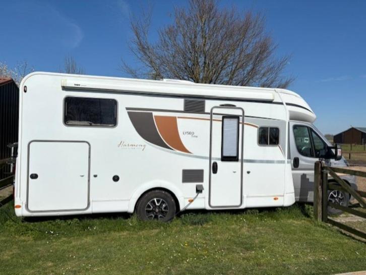 Bürstner Lyseo T727, Half integraal, 2020, Caravans en Kamperen, Campers, Particulier, tot en met 4, Half-integraal, Bürstner